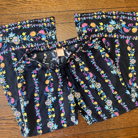 Floral Pants - Picture 6 of 6